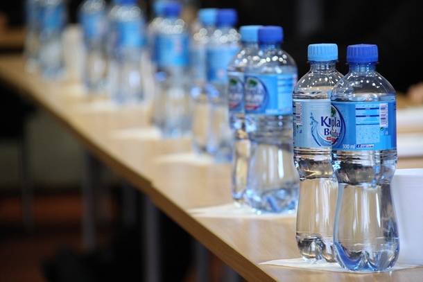 Firefighters Urge Us Not To Leave Water Bottles Inside Our Cars - picture 2