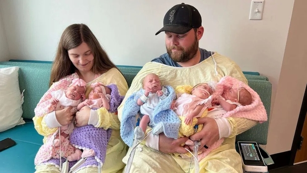 First Family Photos of Quintuplets: Parents Share Joy of Their Miraculous Blessings in Adorable Outfits - picture 6