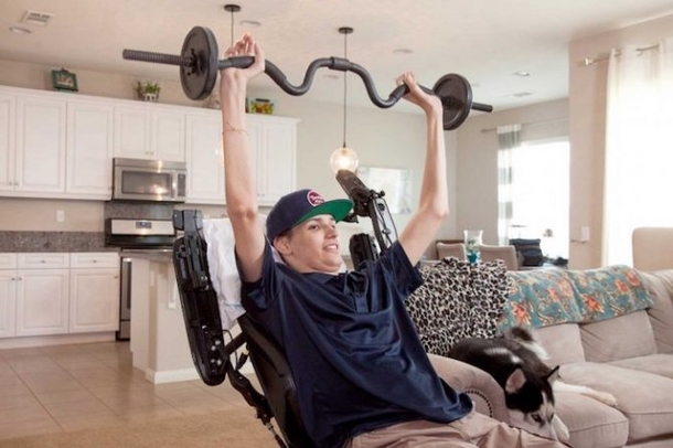 First Paralyzed Human Treated With Stem Cells Has Now Regained His Upper Body Movement - picture 3