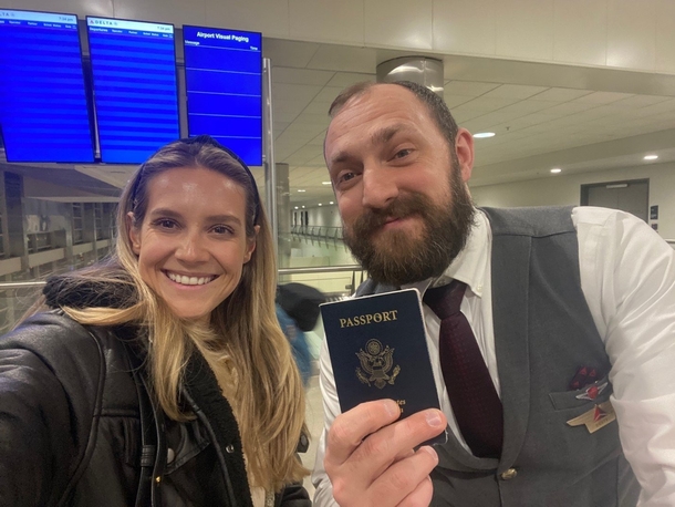 Flight Attendant Helps Save Couple’s Honeymoon With The Assistance From Coworkers 100s Of Miles Apart. - picture 2