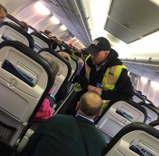 Flight Delayed For 45 Mins So Passenger Snaps Photo Of What Crew Is Doing Inside The Plane - picture 2