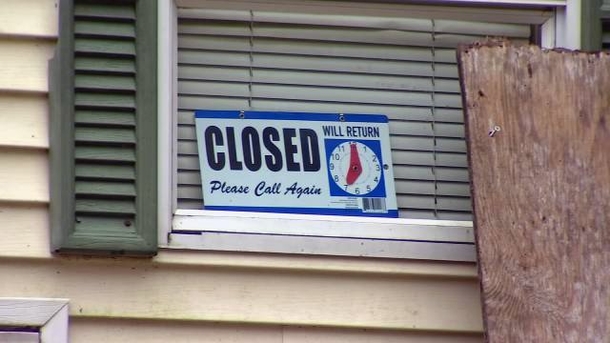 Florida Couple Builds Drive-Thru Window On Mobile Home, Neighbors Horrified By What's Being Sold - picture 3