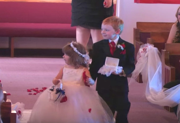Flower Girl Walks Down Aisle At Wedding And Does Something That Has The Internet In Giggles - picture 2