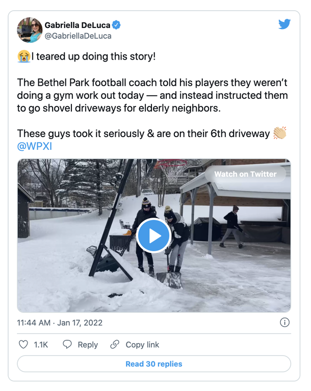 Football coach cancels practice, tells players to shovel disabled / elderly neighbors’ driveways instead - picture 2