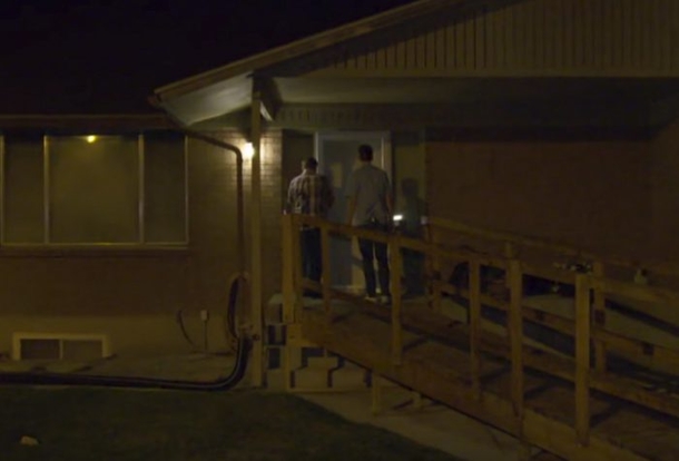 For 10 Years, They Walked In Her Home Each Night And The Neighbors Applaud Them - picture 2