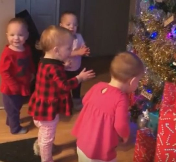 Four Siblings’ Have A Priceless Reaction Once They Realize Grandma Put Up The Christmas Tree - picture 4