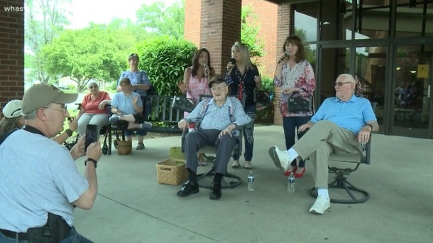 Friends and family of WWII veteran help him celebrate his 103rd birthday, salute to him! - picture 2