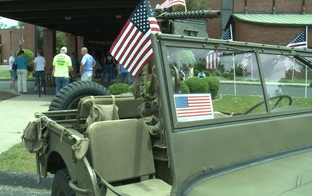 Friends and family of WWII veteran help him celebrate his 103rd birthday, salute to him! - picture 3