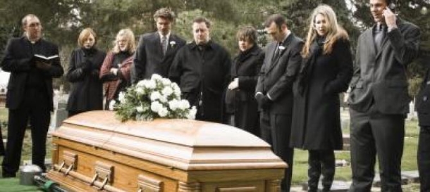 Funeral Home Director Gets Shock Of His Life When He Opens Casket - picture 2