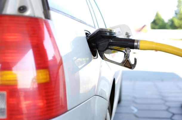 Gas prices in US reach upwards of $7 a gallon; expected to increase following Russian oil ban - picture 2