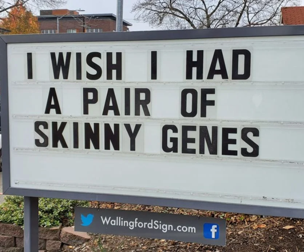 Gas station puts up funny messages on sign that keep locals laughing, you have to see these! - picture 3