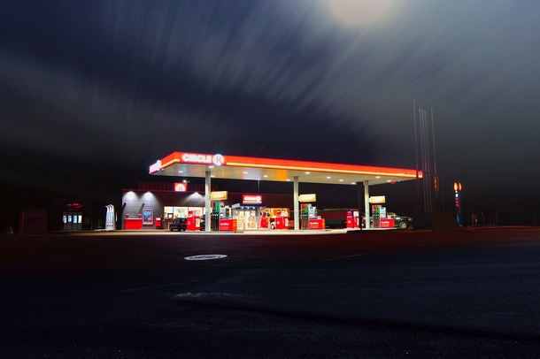 Gas station worker saves frantic woman running toward her screaming for help – ‘He’s gonna kill me’ - picture 2