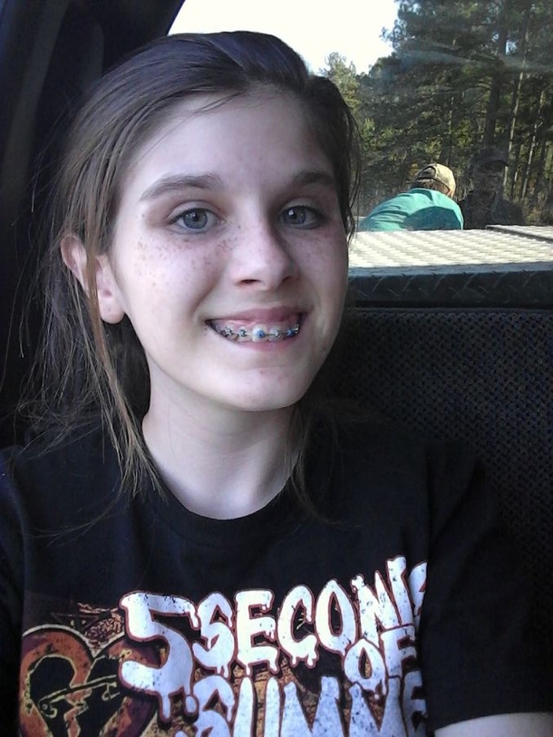 Georgia Girl Snaps Selfie In The Woods, People FREAK Over What’s Behind Her - picture 2