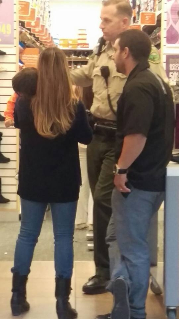 Girl & Officer Cry After He Learns Why She Was Searching Between Cars - picture 4