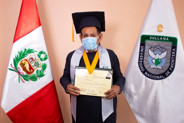Grandfather, 73, graduates with honors degree during pandemic – everyone say congrats! - picture 3