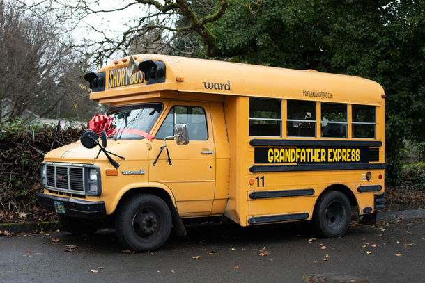 Grandfather bought a school bus so he can drive all 10 of his grandchildren to school every day - picture 4