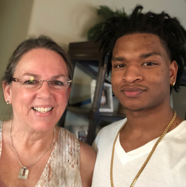 Grandma and a stranger she accidentally texted in 7 years ago keep Thanksgiving tradition alive for 7th year in a row - picture 6