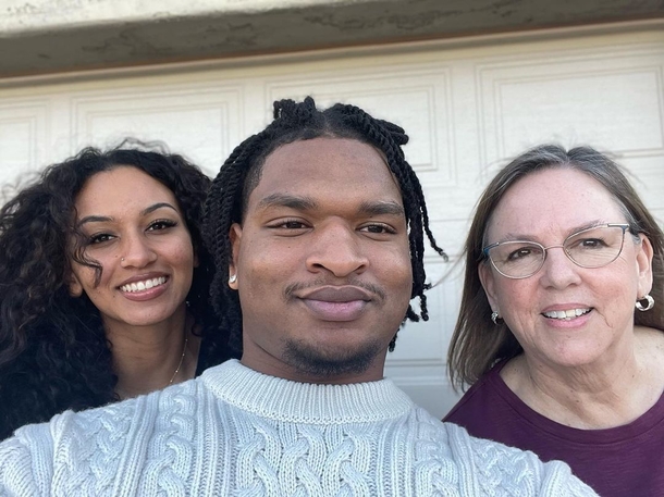 Grandma and a stranger she accidentally texted in 7 years ago keep Thanksgiving tradition alive for 7th year in a row - picture 7
