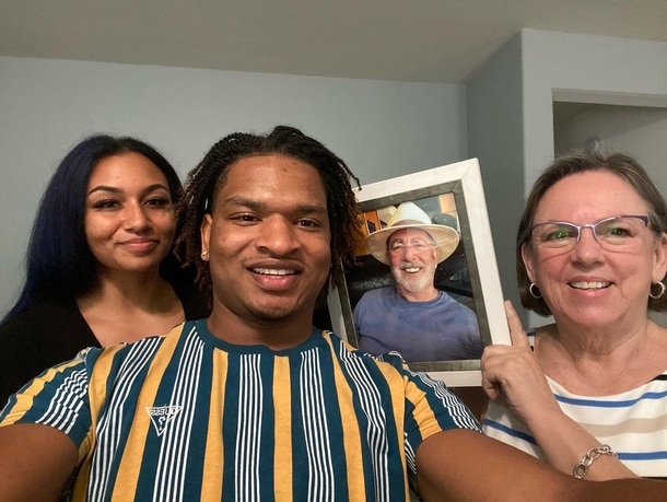 Grandma and a stranger she accidentally texted in 7 years ago keep Thanksgiving tradition alive for 7th year in a row - picture 8