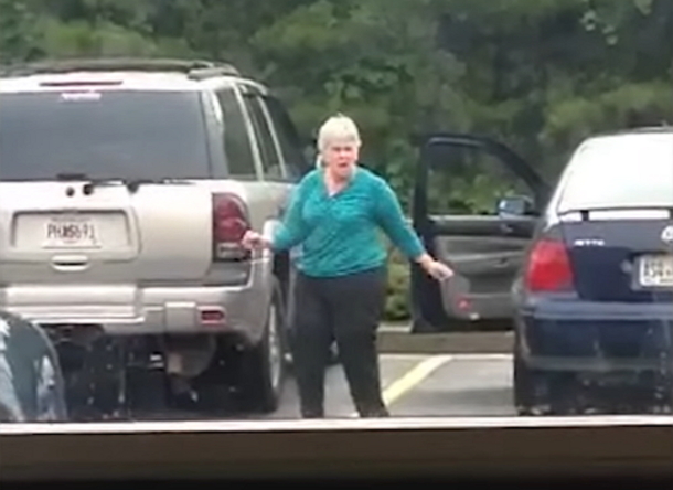 Grandma Totally Unaware She's On Footage But She's Caught In The Act Anyway - picture 3
