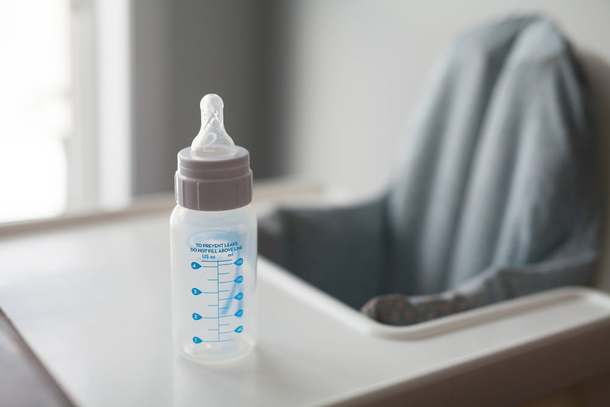 Granny Notices Baby's Milk Looks Dark, Once Green Ring Forms, She Suspects The Worst - picture 3