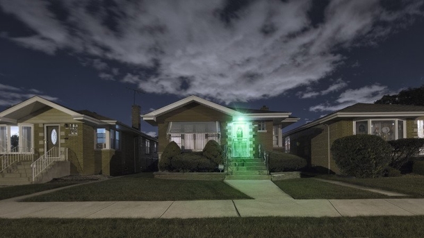 Green Lights Pop Up At Homes Across Country, But They’re NOT For Christmas - picture 2