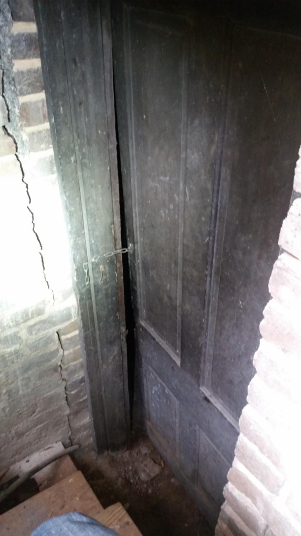 He Found a Trap Door After Moving In… and Uncovered Something ‘Huge’ - picture 4