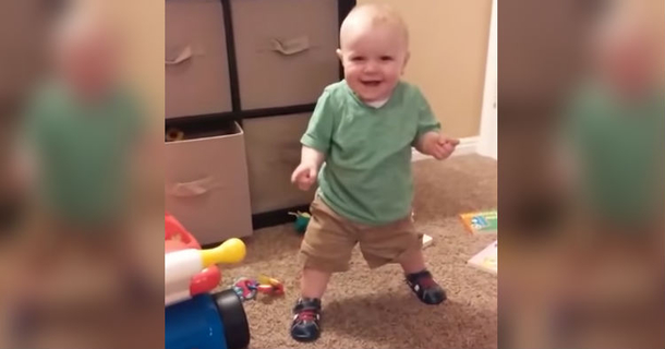 He Has No Idea Shoes Will Squeak When Taking A Step. His Reaction Has Us In Stitches [video] - picture 2