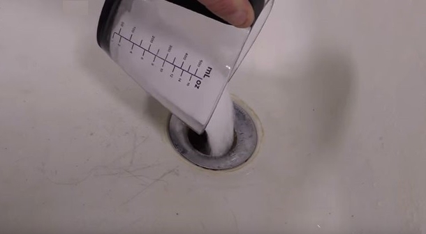 He Pours A Full Cup Of Salt Down The Drain... Why? The Reason Will Amaze You... - picture 10