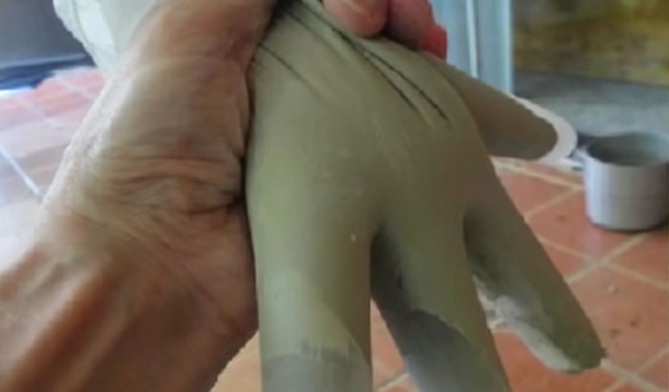 He Pours Cement In Plastic Gloves And Two Days Later... WOW! This Looks Amazing... - picture 3