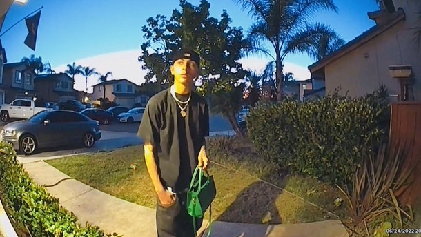 He returned a lost bag full of cash to owner after finding it at grocery store – restores faith in the younger generation! - picture 2