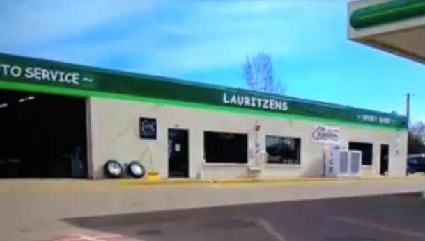 He’s Forced To Stop At Mechanic Shop On Way To Funeral, Is Unaware Of Elderly Man’s Intentions - picture 2