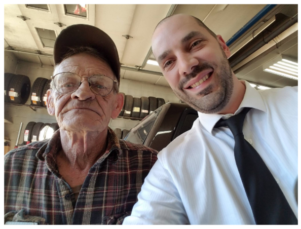 He’s Forced To Stop At Mechanic Shop On Way To Funeral, Is Unaware Of Elderly Man’s Intentions - picture 4