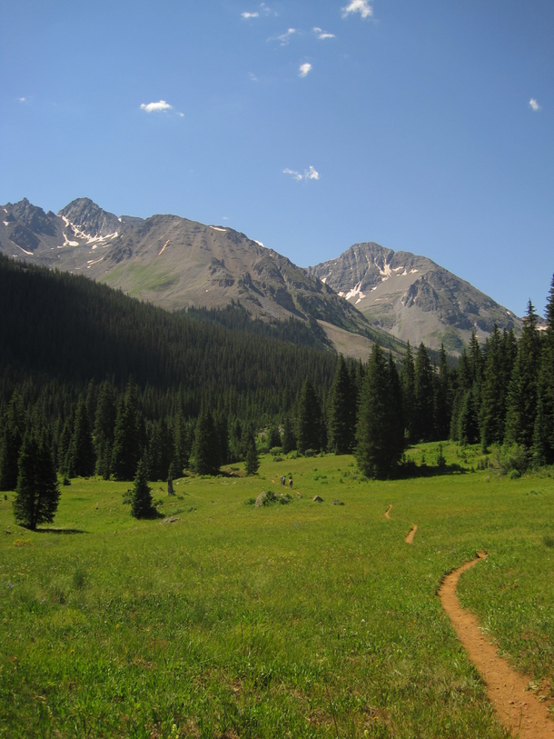 Healthy Woman Starts Vomiting While Hiking, Serious Warning Issued When She Passes Away Unexpectedly - picture 3