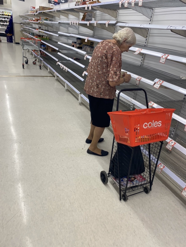 Heart-wrenching moment elderly woman looks at empty shelves inside of grocery store - picture 2