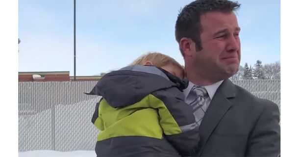Heartbroken father of 7 kids breaks down in tears when this 'Secret Santa' tells him Christmas came early - picture 3
