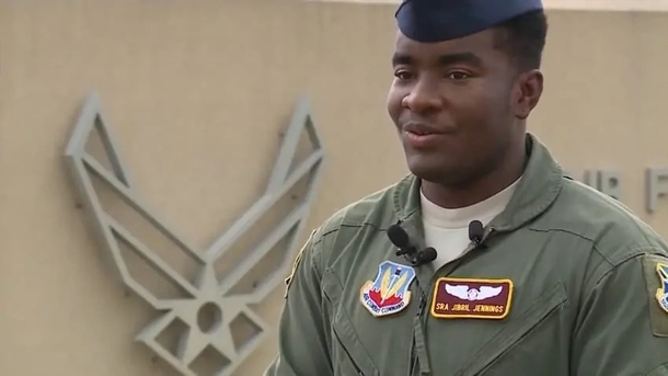 Heartwarming video footage of airman assisting elderly woman with her groceries goes viral - picture 5