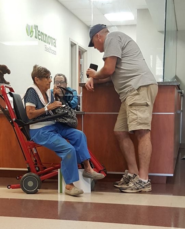 Helpless Elderly Woman Left At Hospital. Moments Later, Soldier Approaches With One Question - picture 2