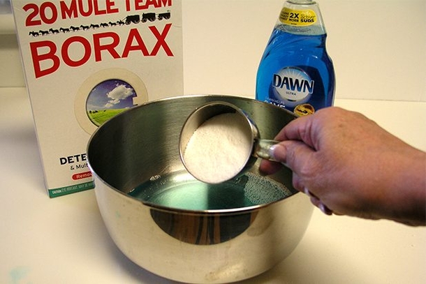 Her Everyday Household Items Remove Months Of Grease From Her Kitchen Cabinets - picture 5