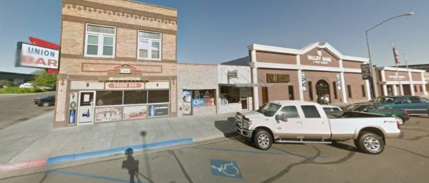Her Husband Leaves His Truck At A Bar Overnight, Wife Finds Surprising Note The Next Day - picture 2