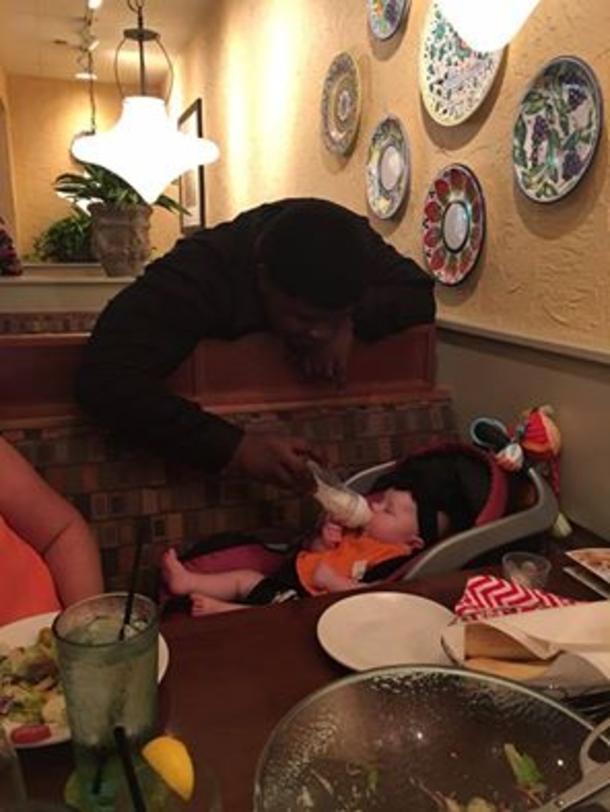 Her Newborn Baby Drops Milk On Restaurant Floor, But She Is Shocked At How Her Waiter Reacts. WOW! - picture 2
