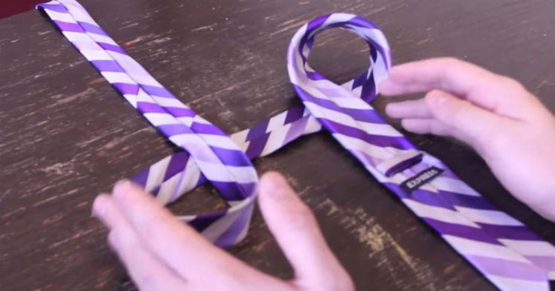 Here's The Simplest Way To Tie A Tie, Only Takes A Few Seconds! - picture 2