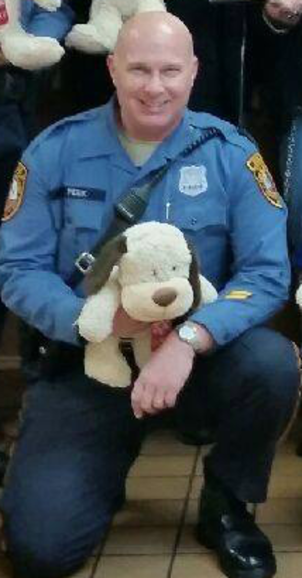Hero Cop dies hours after attempting to save a suspect from a river - picture 2