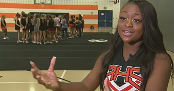 Heroic Cheerleader hops off homecoming parade in order to save a choking toddler - picture 2