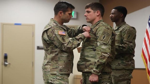 Heroic Soldier Spots Four Civilians In Trouble, His Training Immediately Kicked In - picture 2