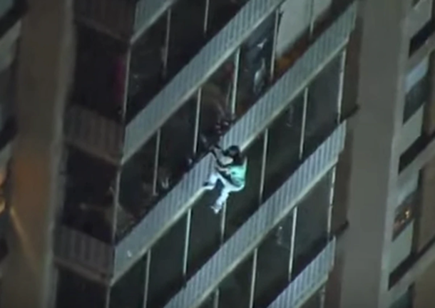 Heroic Son climbs 19-story burning apartment block to rescue his bedridden mother - picture 2