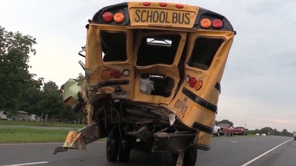 Heroic truck driver uses his last breaths to help school children after bus crash - picture 2