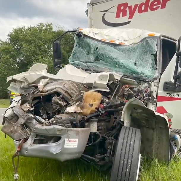 Heroic truck driver uses his last breaths to help school children after bus crash - picture 3