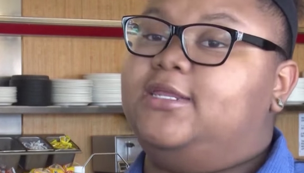 Hidden Camera Records What Teen Waitress Did To 78-Year-Old Man's Food. Now It's Going Viral - picture 2