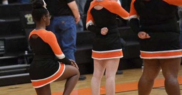 High School Cheerleader Protests National Anthem; Here's How Coach Responded - picture 2
